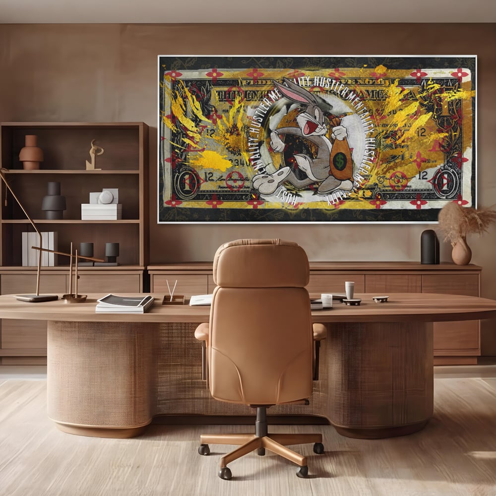 Tablou canvas cu tablou canvas cu dolar si bugs bunny, in rama de aluminiu argintiu, pe perete intr-un birou